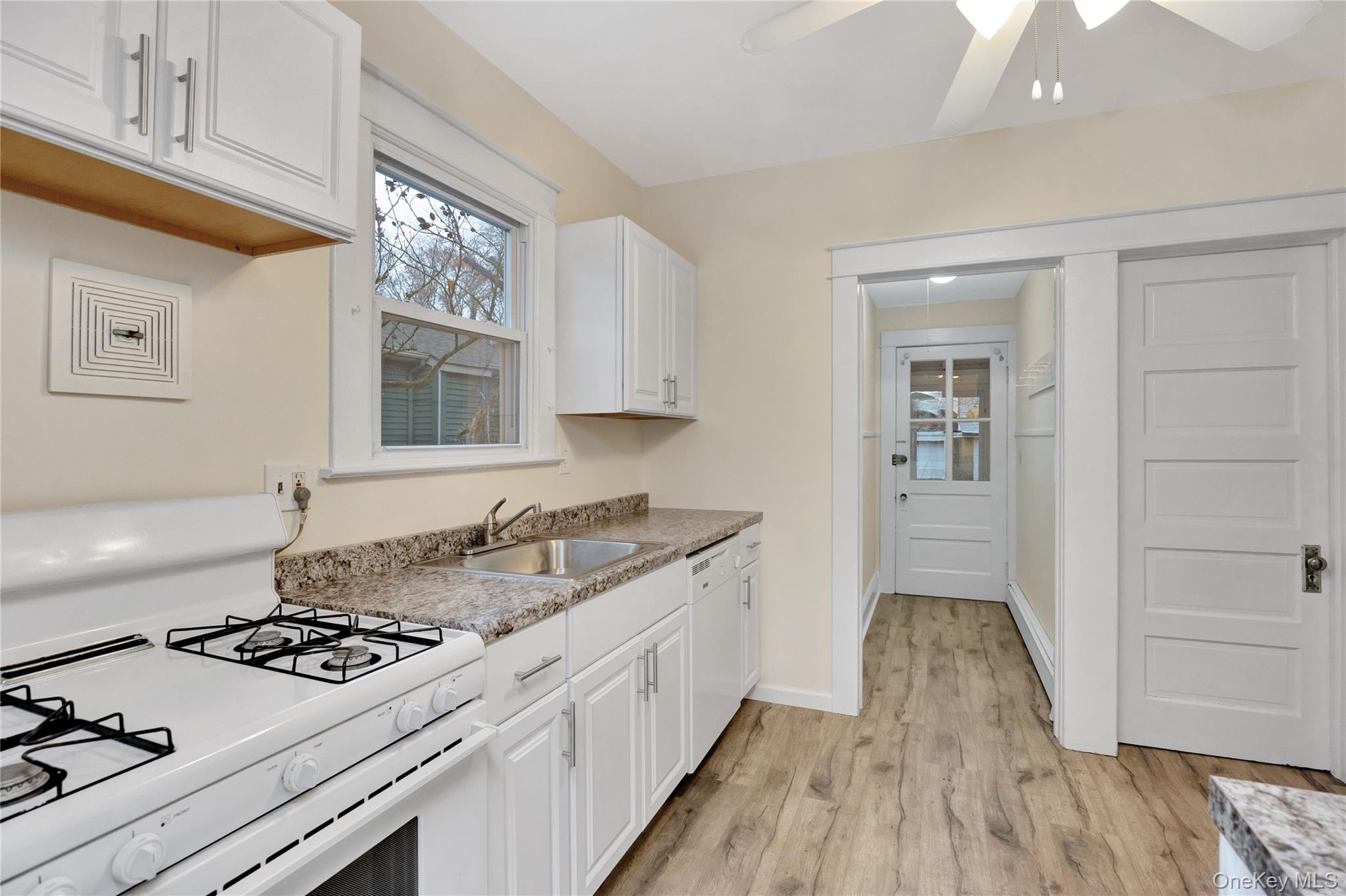 #17 photo, 35 Andrew Avenue, Islip Terrace , NY 11752