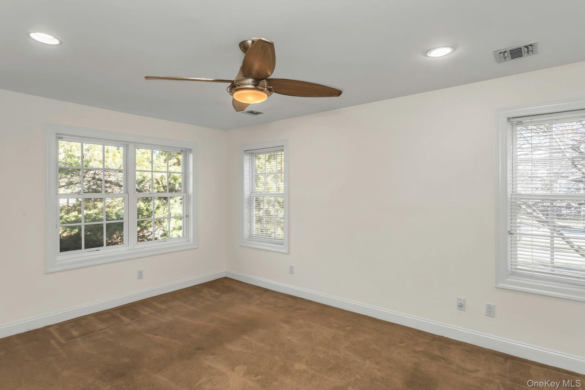 #12 photo, 986 Madeira Boulevard, Melville , NY 11747