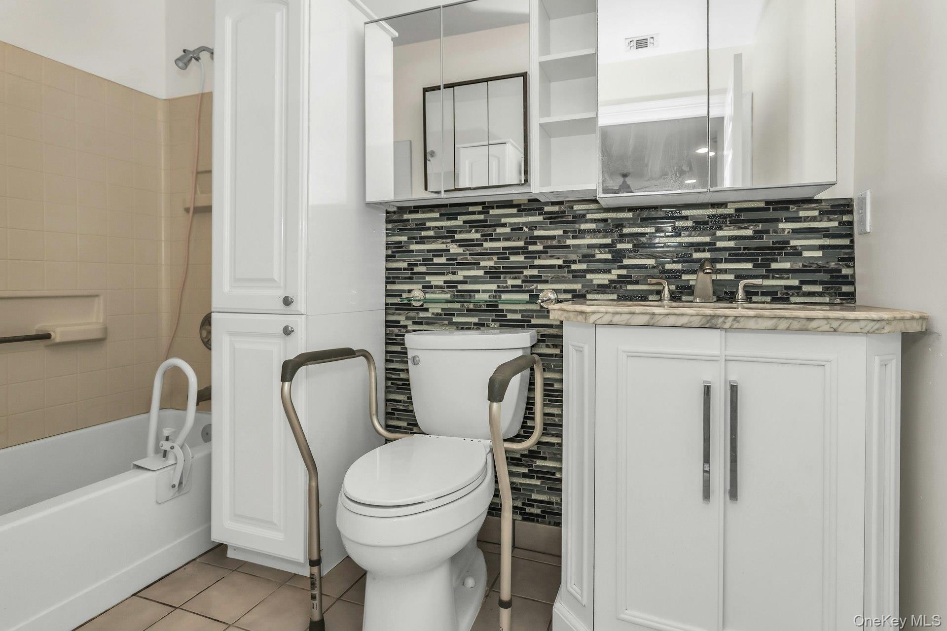 #15 photo, 986 Madeira Boulevard, Melville , NY 11747