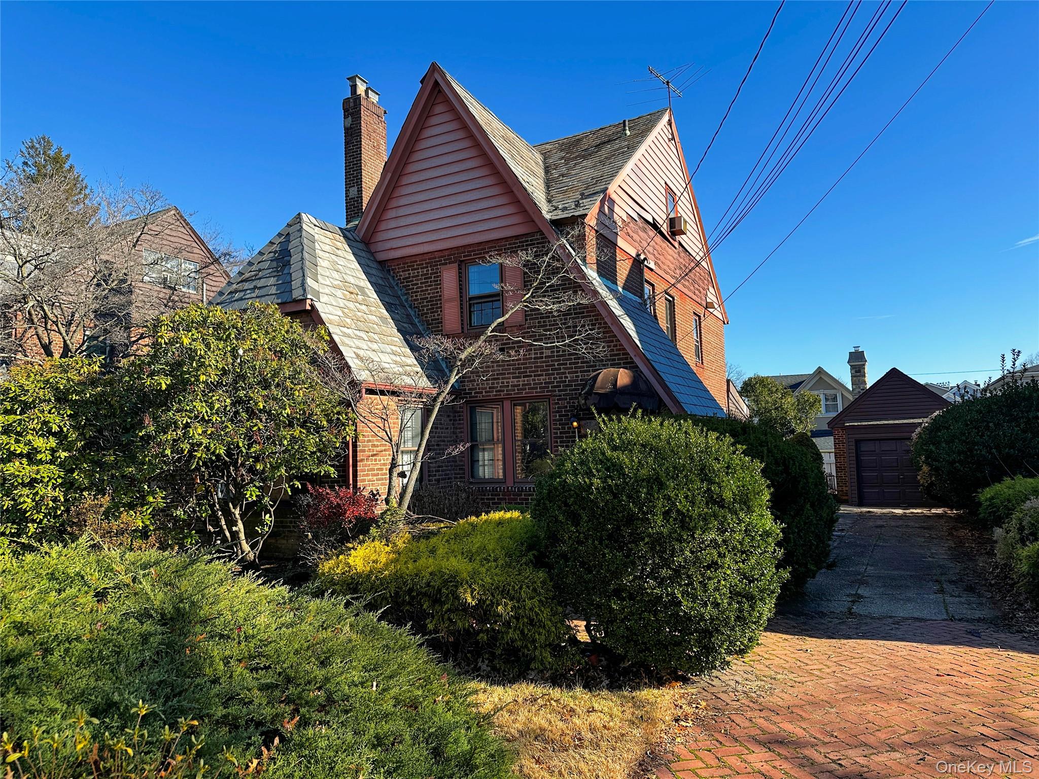 #1 photo, 192 Brixton Road, Garden City , NY 11530