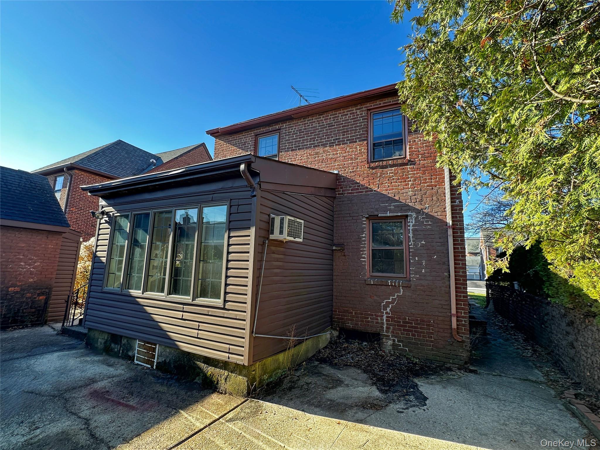 #7 photo, 192 Brixton Road, Garden City , NY 11530