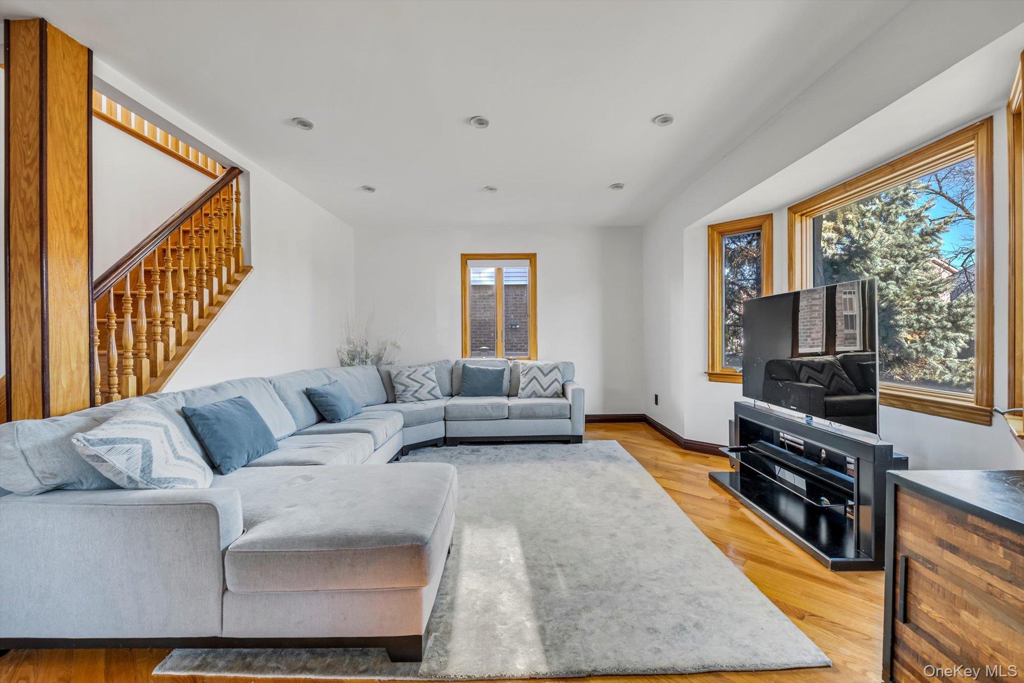 #4 photo, 6954 180th Street, Куинс ‖ Fresh Meadows , NY 11365