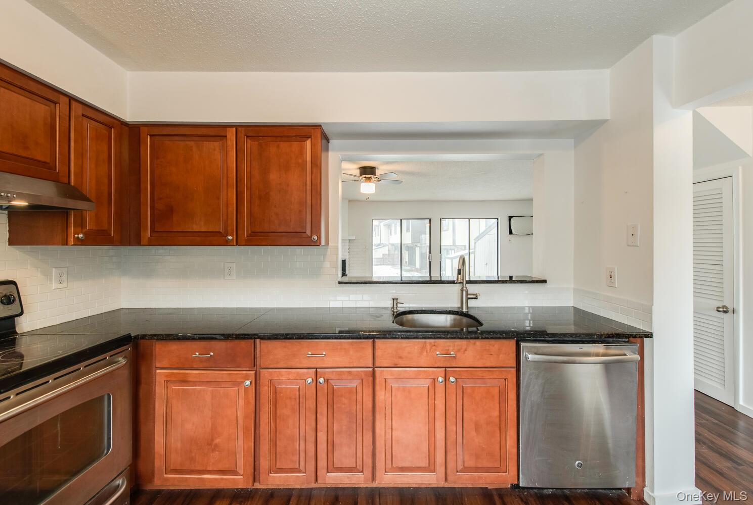 #5 photo, 908 Chelsea Cove, Hopewell Junction , NY 12533