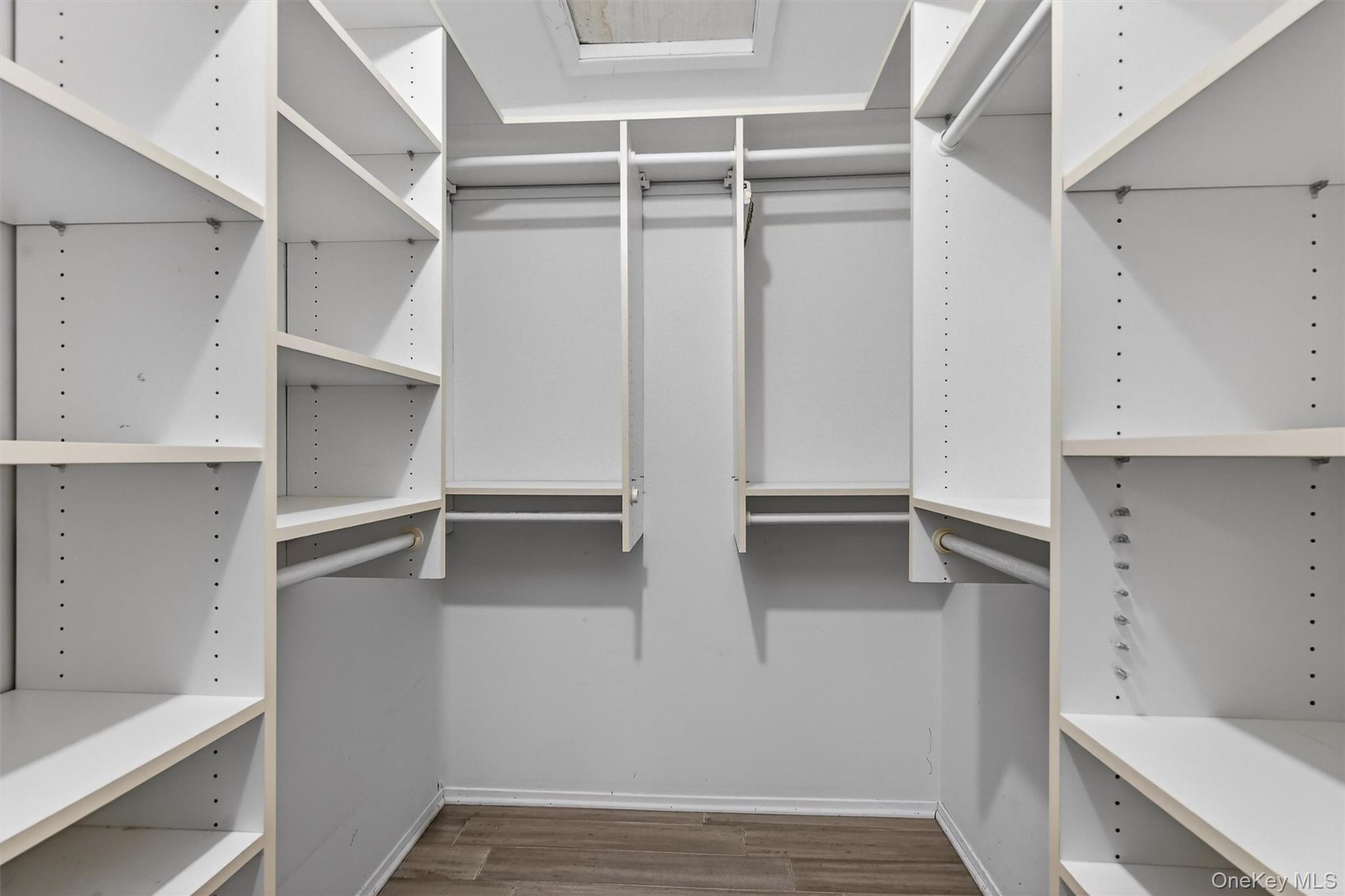 #16 photo, 410 Pawnee Court, Suffern , NY 10901