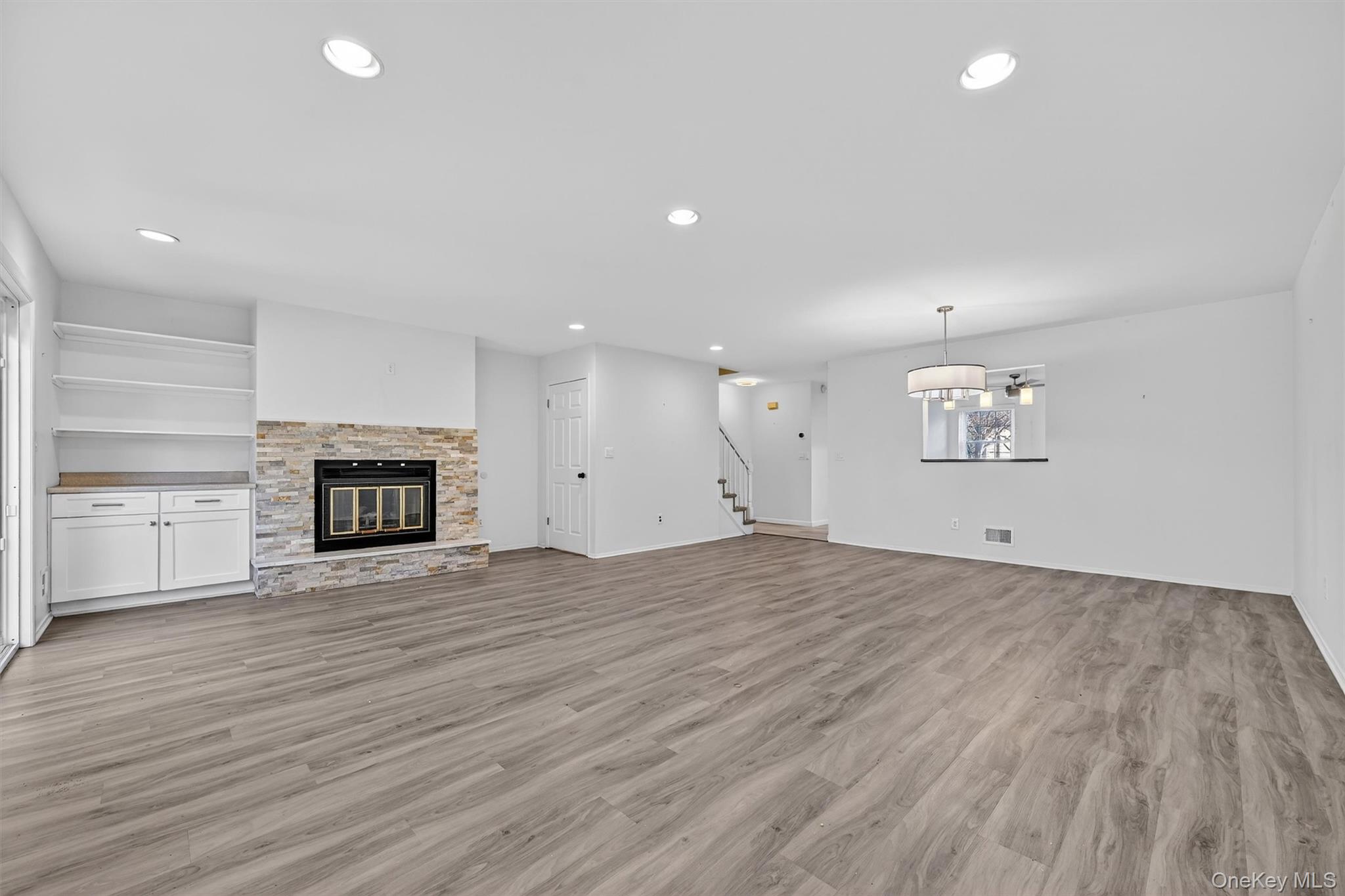 #7 photo, 410 Pawnee Court, Suffern , NY 10901