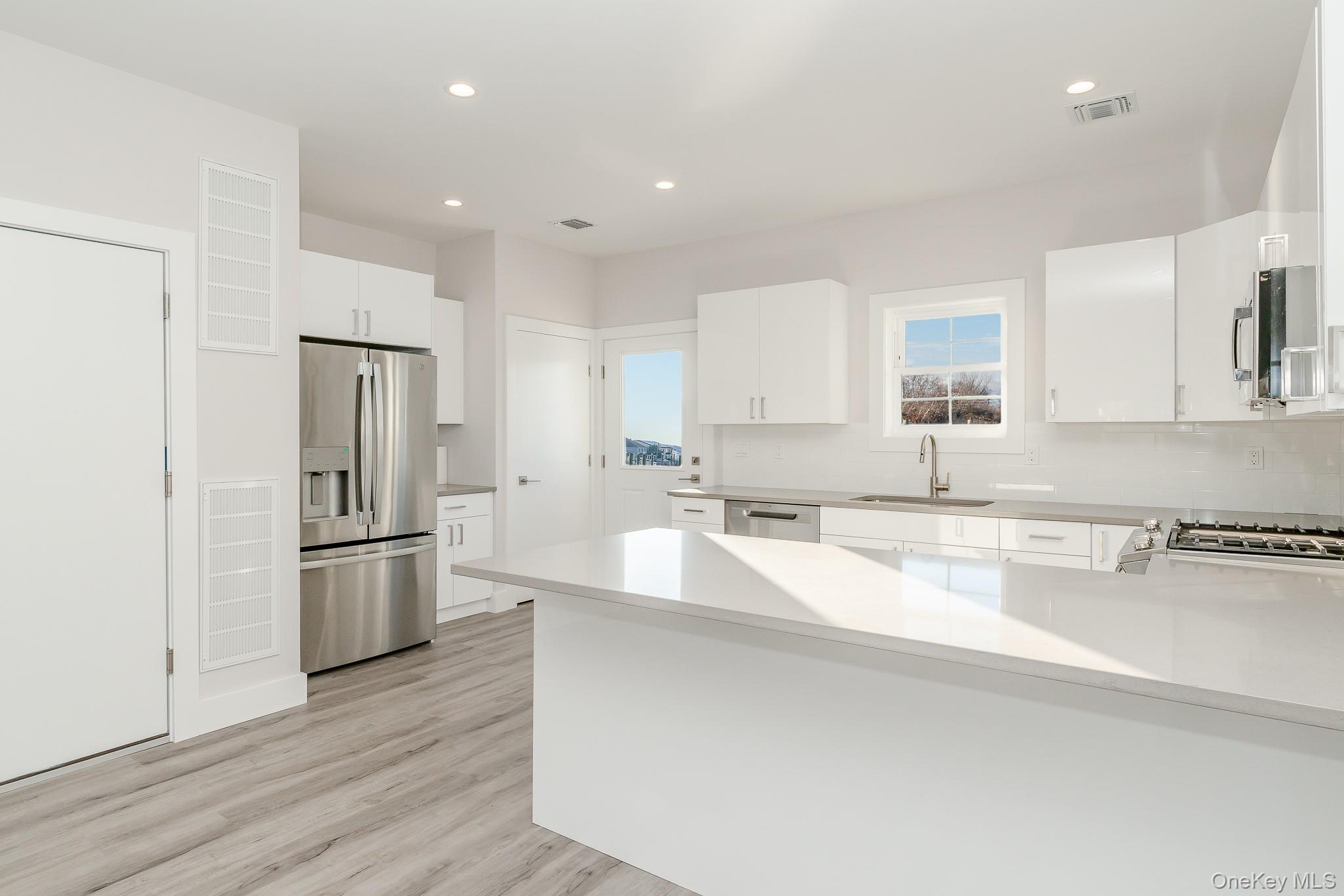 #10 photo, 2812 Ocean Avenue, Seaford , NY 11783