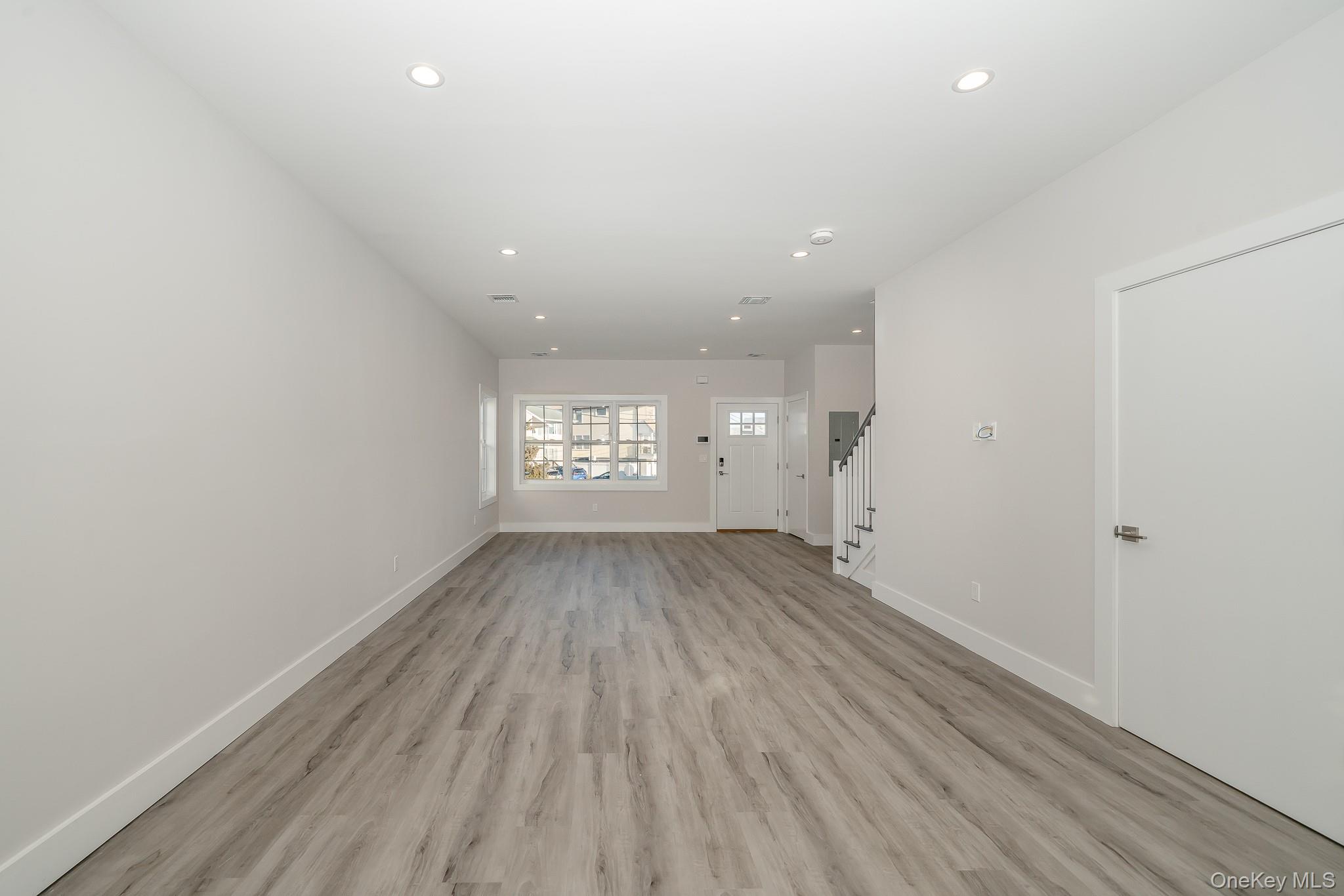 #12 photo, 2812 Ocean Avenue, Seaford , NY 11783