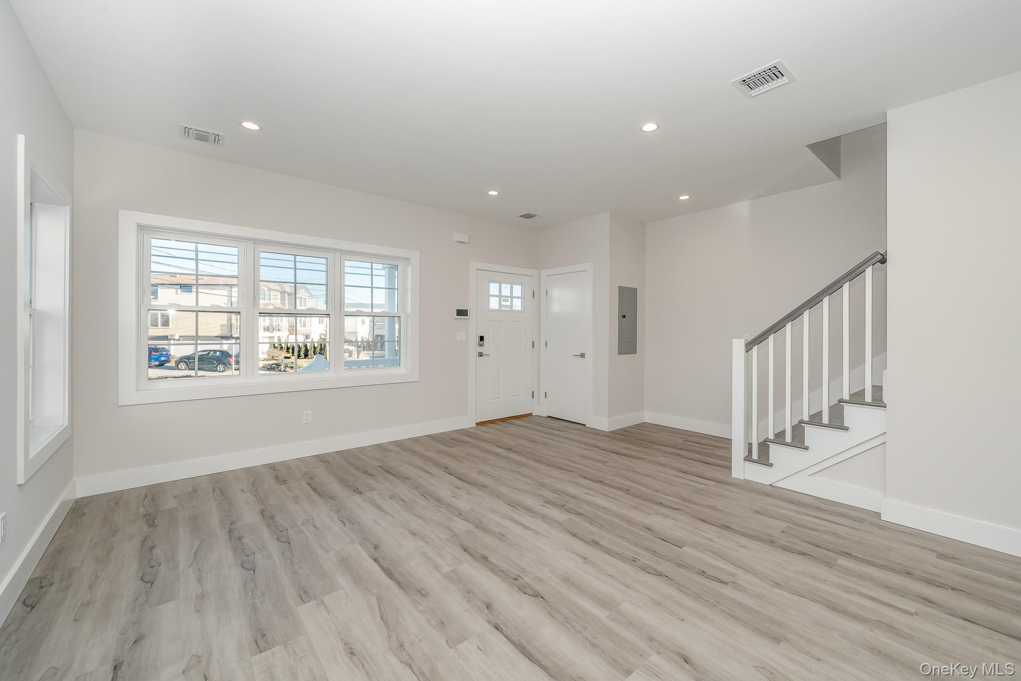 #13 photo, 2812 Ocean Avenue, Seaford , NY 11783