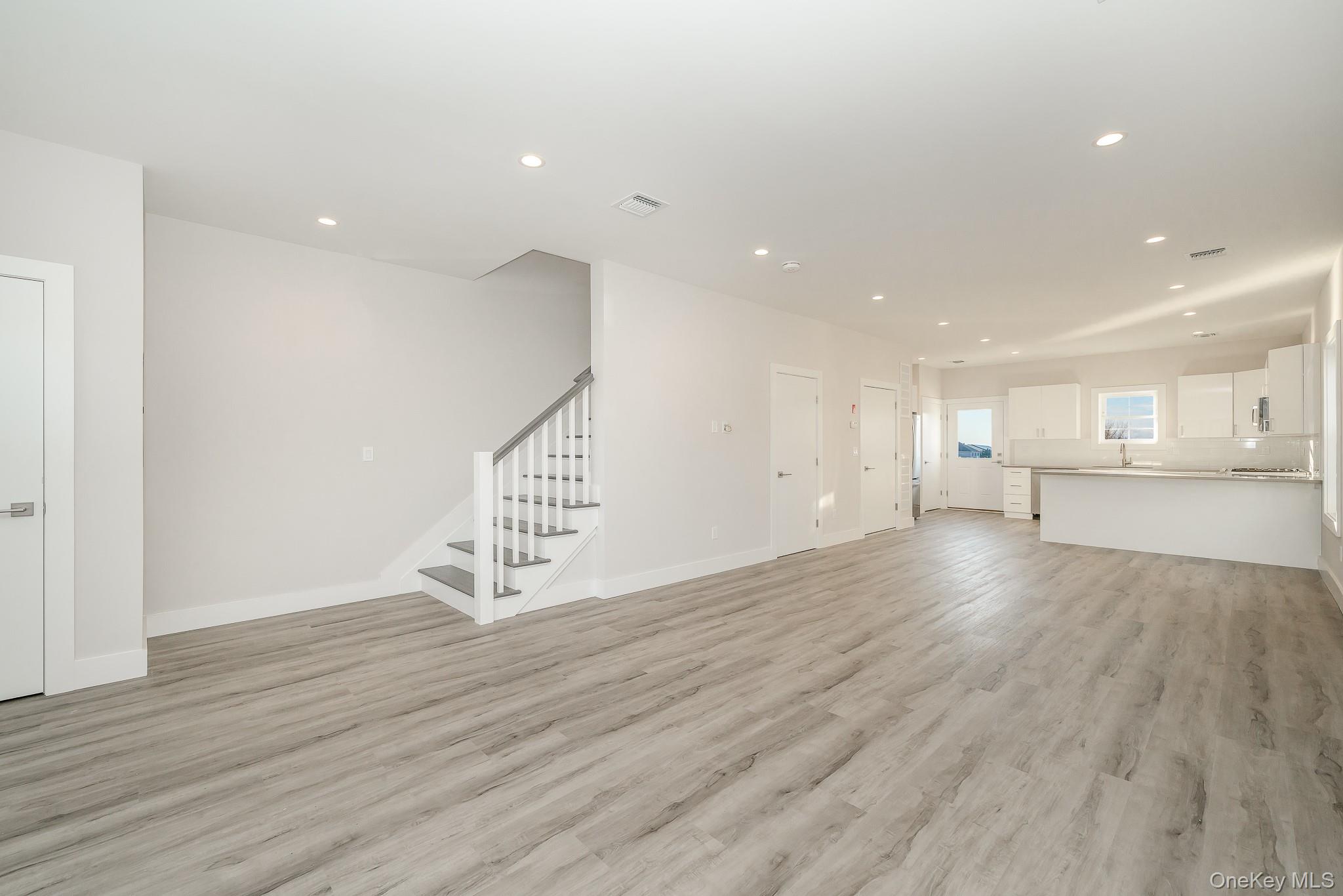 #14 photo, 2812 Ocean Avenue, Seaford , NY 11783