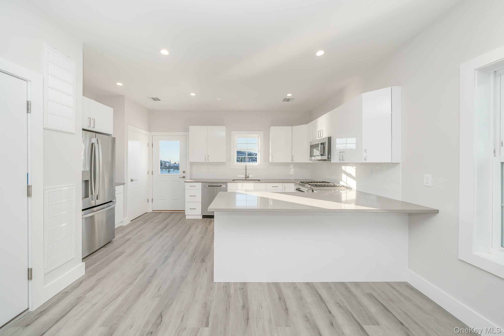 #9 photo, 2812 Ocean Avenue, Seaford , NY 11783