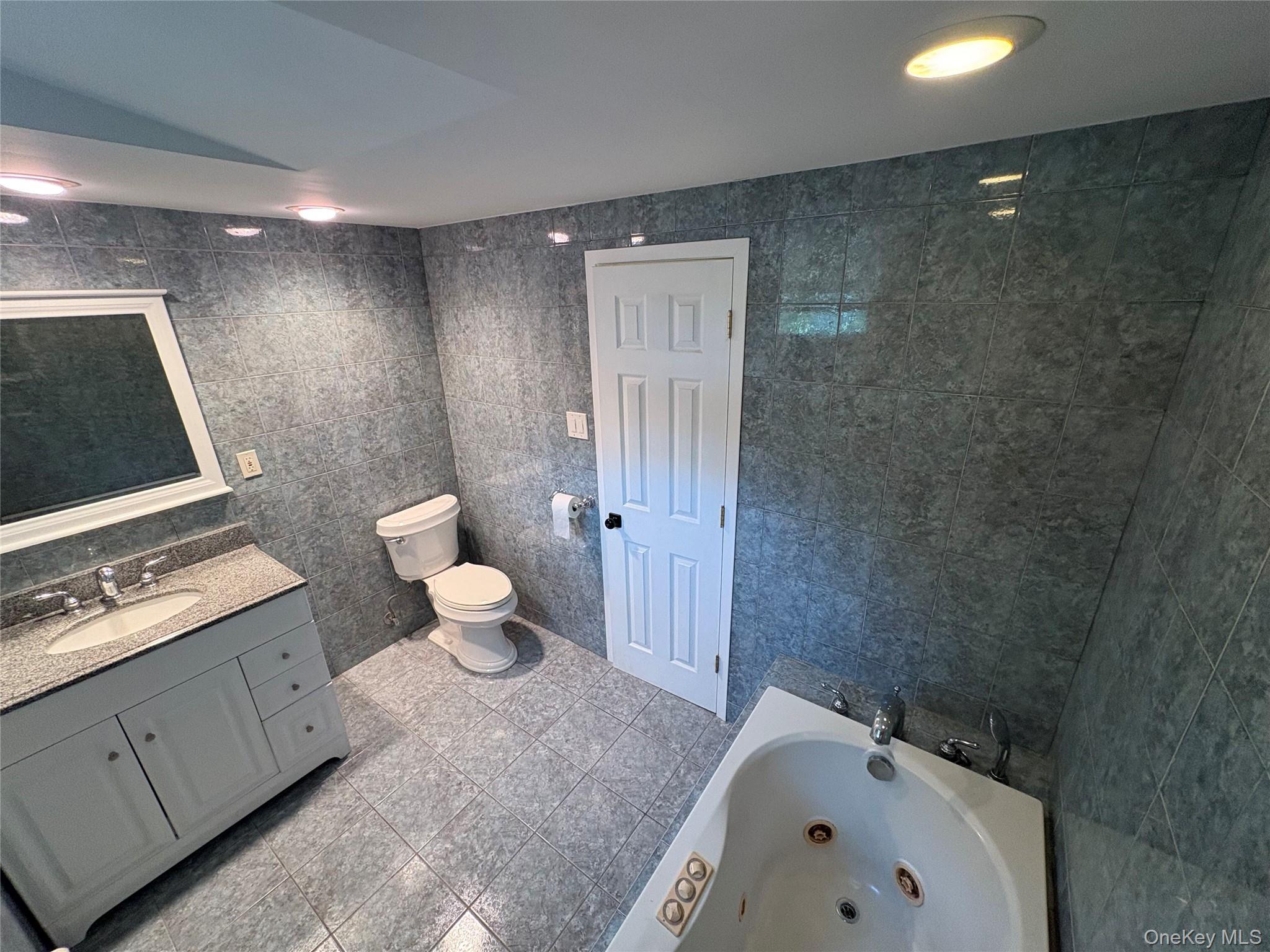 #16 photo, 9 Sugarbush Lane, Coram , NY 11727