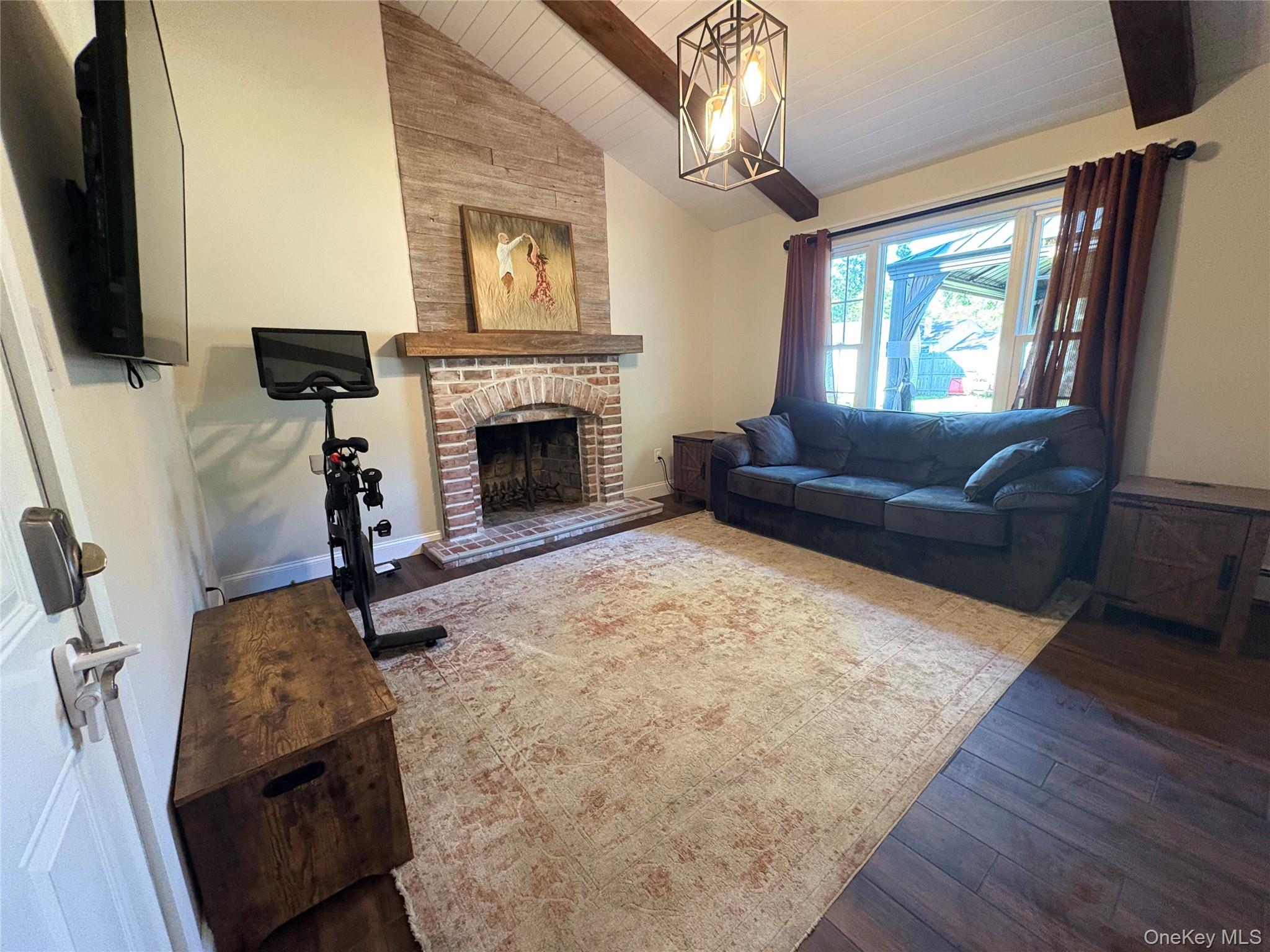 #19 photo, 9 Sugarbush Lane, Coram , NY 11727