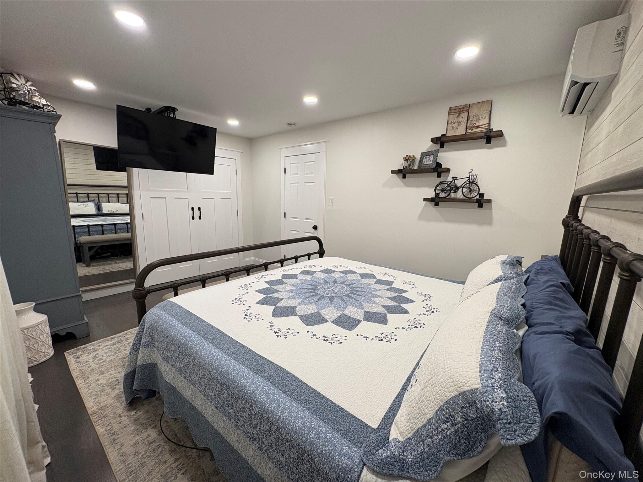 #8 photo, 9 Sugarbush Lane, Coram , NY 11727