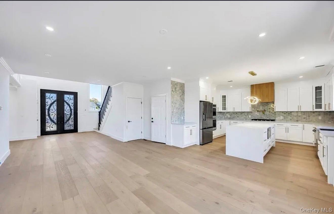 #7 photo, 29 Raspberry Lane, Нассау ‖ Levittown , NY 11756