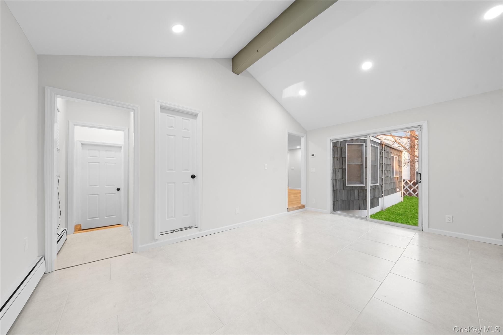 #14 photo, 4 Julie Lane, সাফোক কাউন্টি Selden , NY 11784