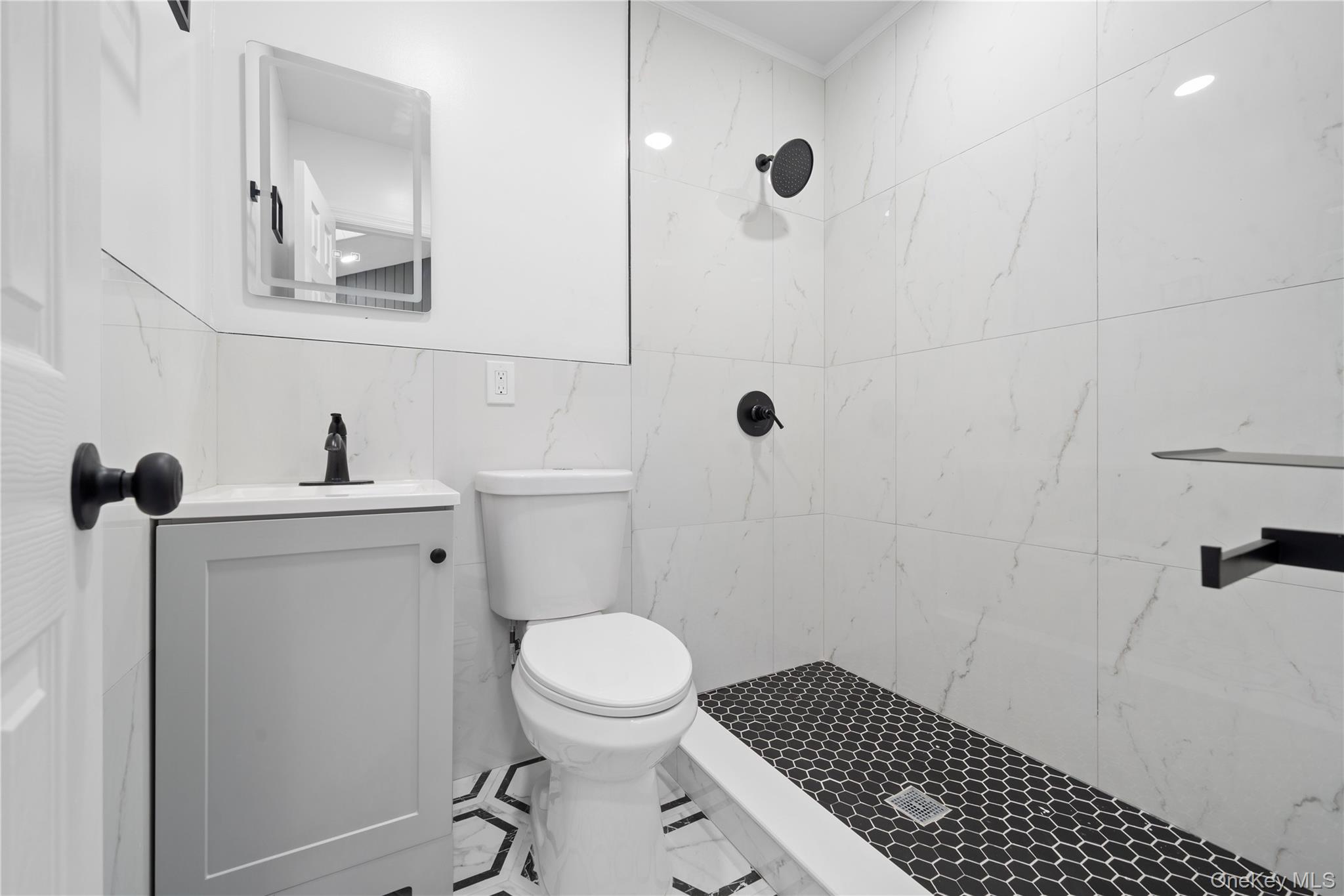 #16 photo, 4 Julie Lane, সাফোক কাউন্টি Selden , NY 11784