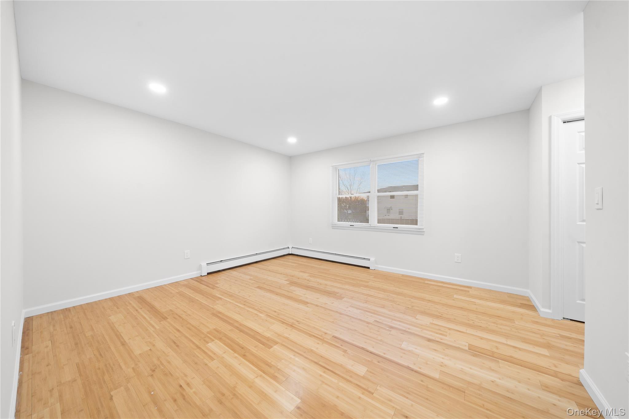 #17 photo, 4 Julie Lane, সাফোক কাউন্টি Selden , NY 11784