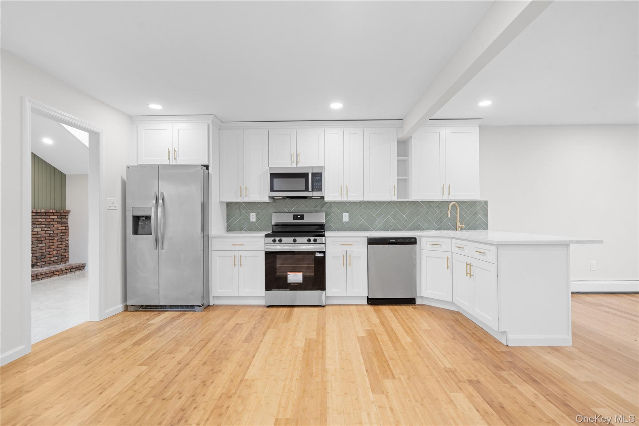 #4 photo, 4 Julie Lane, সাফোক কাউন্টি Selden , NY 11784