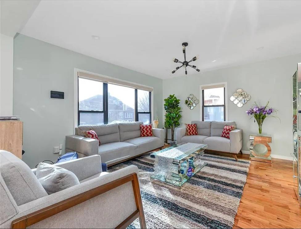 #14 photo, 194-09 111, Saint Albans , NY 11412