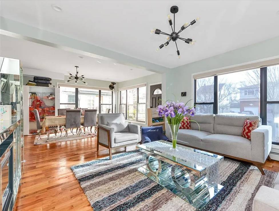 #15 photo, 194-09 111, Saint Albans , NY 11412