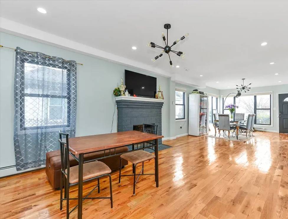 #16 photo, 194-09 111, Saint Albans , NY 11412