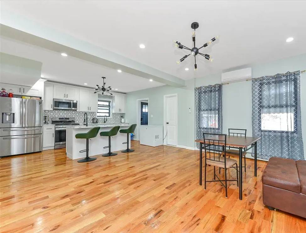 #18 photo, 194-09 111, Saint Albans , NY 11412