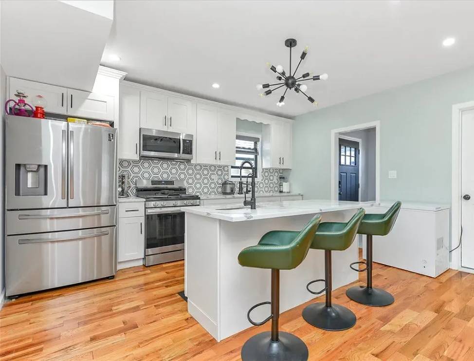 #19 photo, 194-09 111, Saint Albans , NY 11412