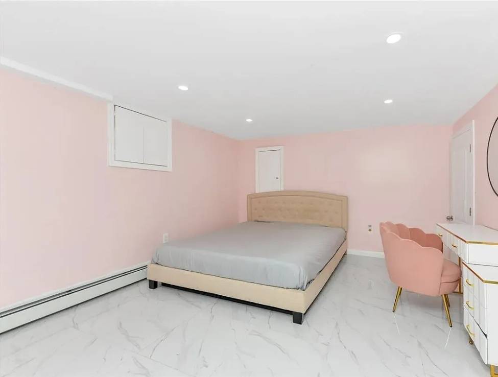 #22 photo, 194-09 111, Saint Albans , NY 11412