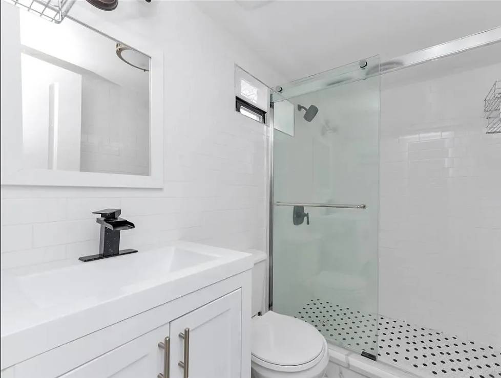 #24 photo, 194-09 111, Saint Albans , NY 11412