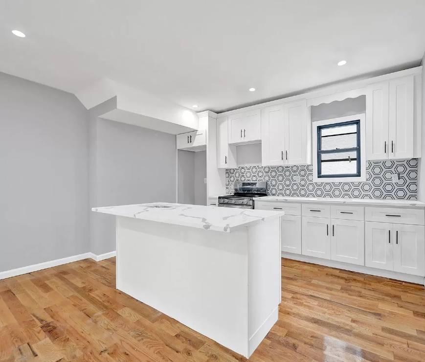 #6 photo, 194-09 111, Saint Albans , NY 11412