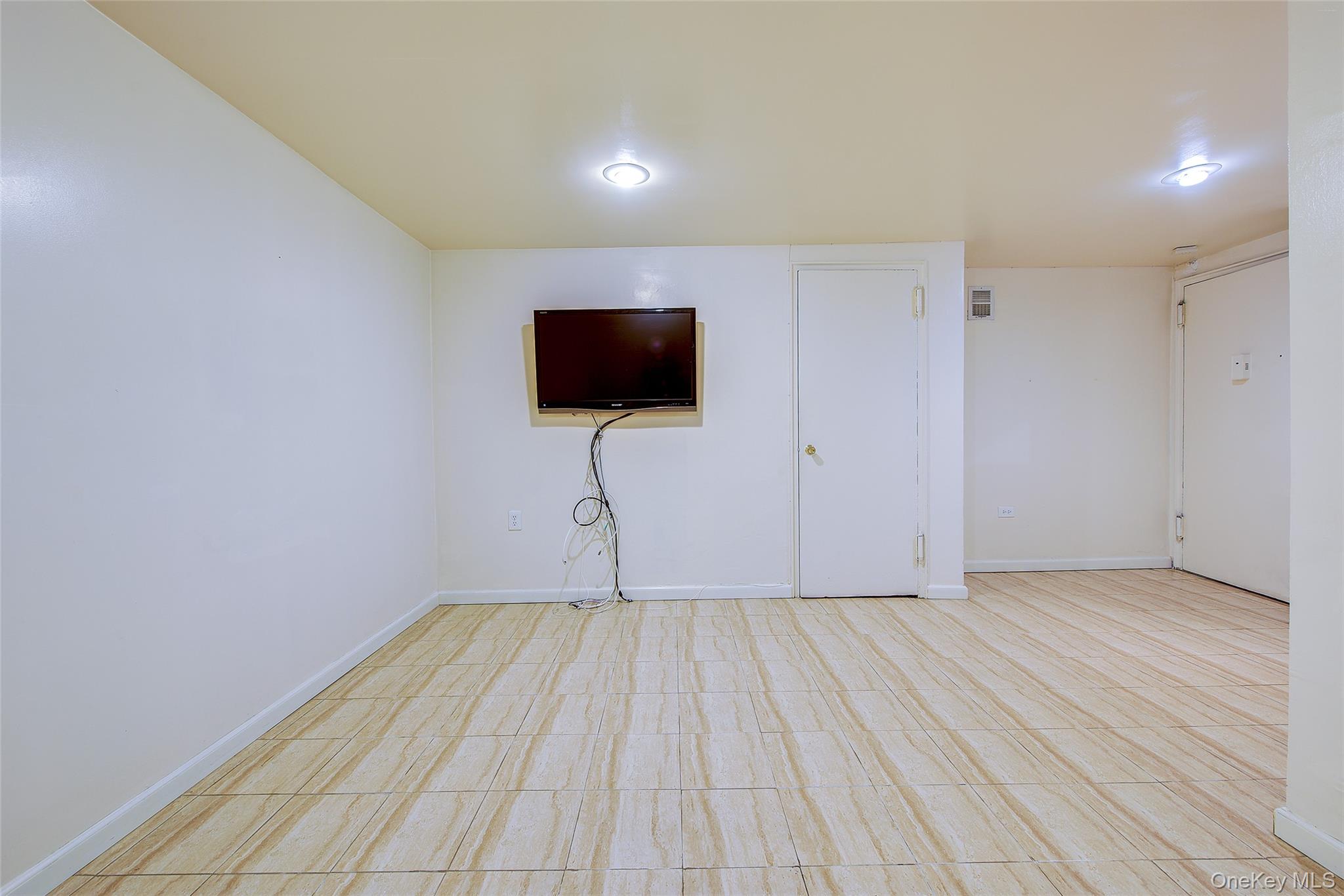 #17 photo, 25 Burns Street, Forest Hills , NY 11375