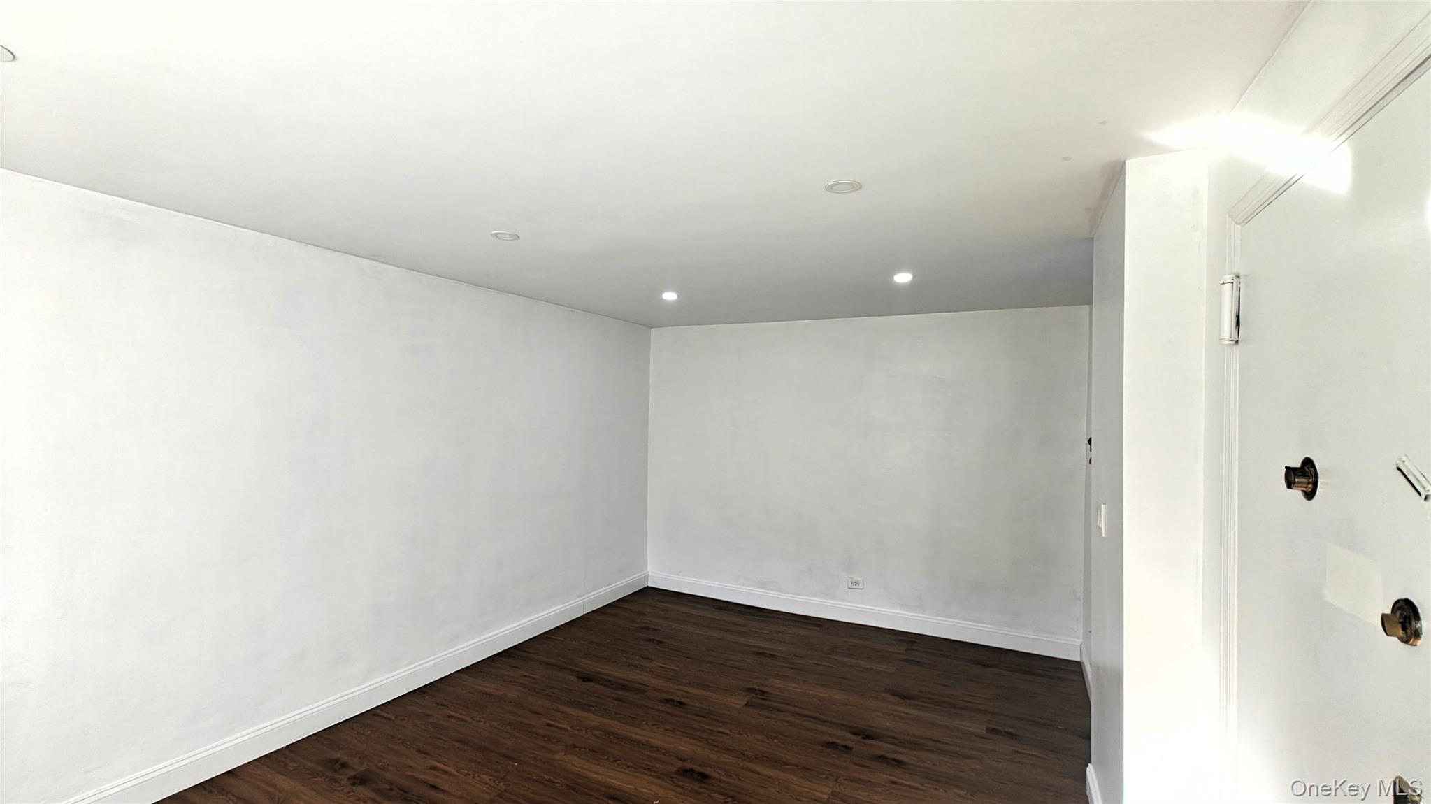 #9 photo, 66-04 Grand Central Parkway, Forest Hills , NY 11375