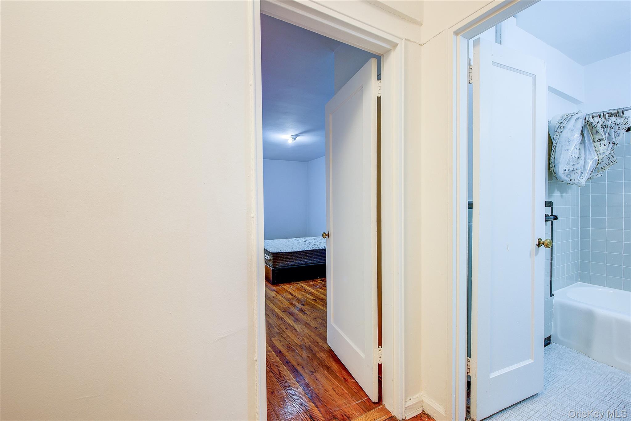 #20 photo, 67-12 Yellowstone Boulevard, Forest Hills , NY 11375