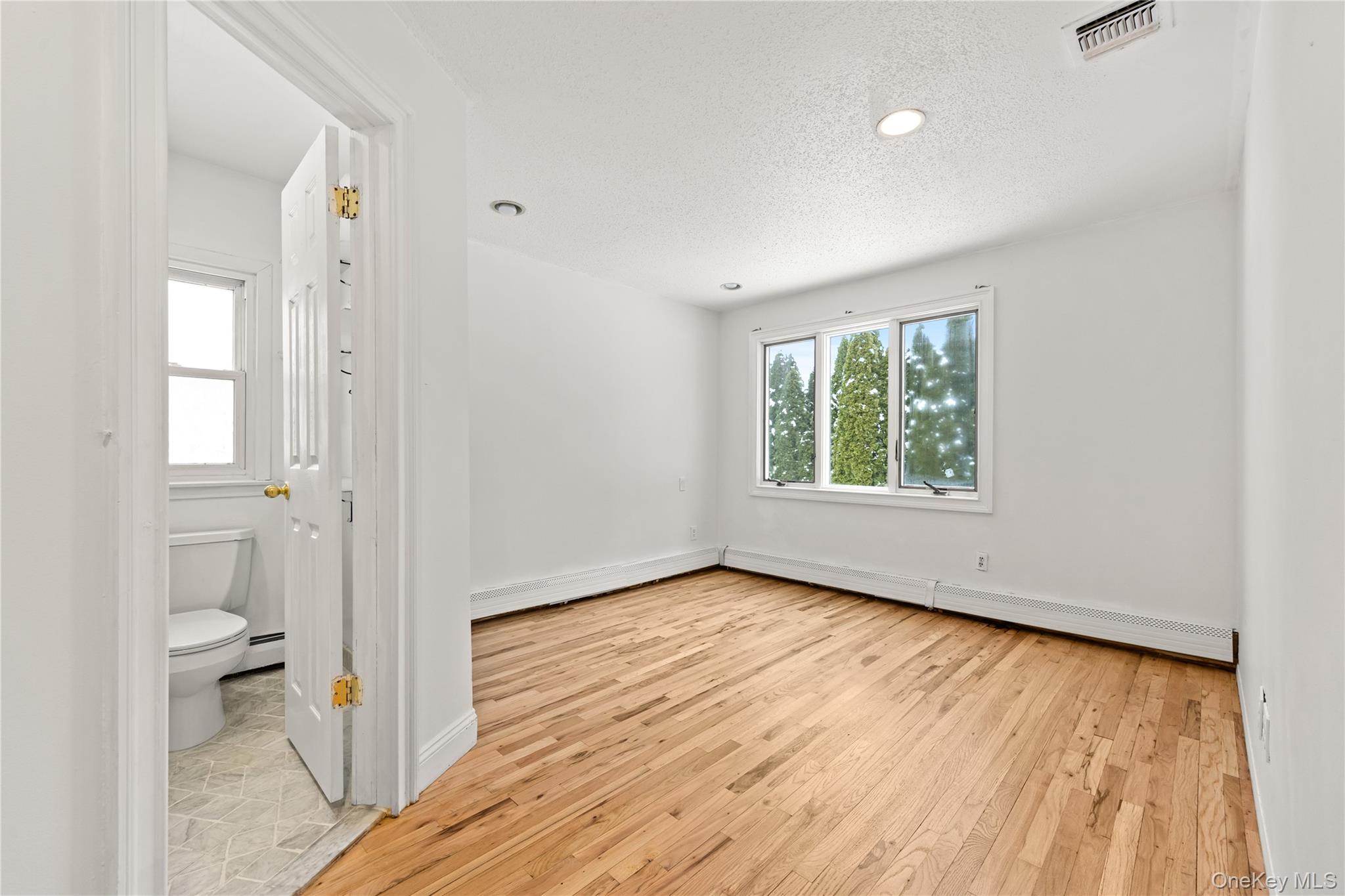 #16 photo, 12 Ross Avenue, Melville , NY 11747