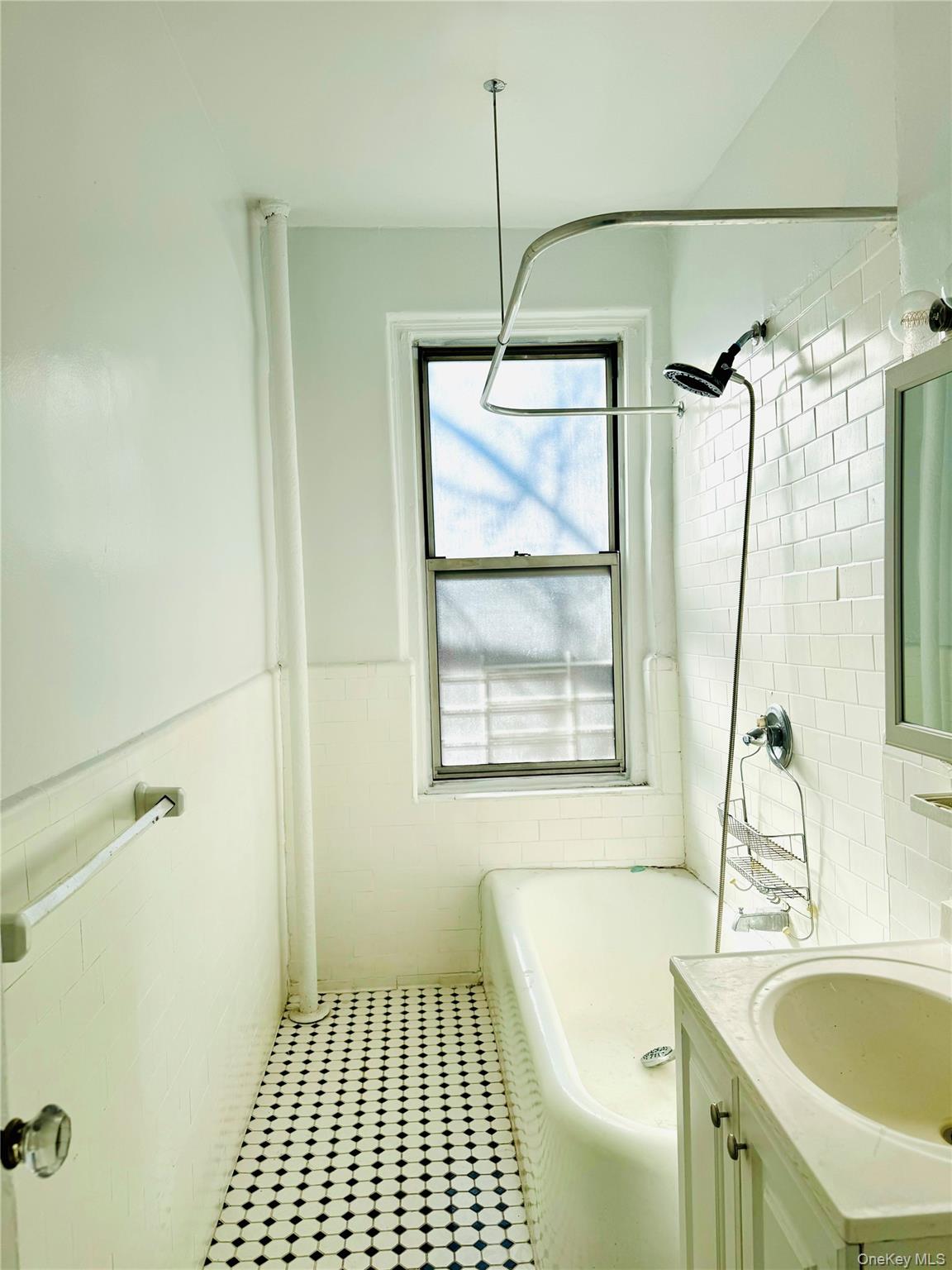 #9 photo, 472 Gramatan Avenue, Mount Vernon , NY 10552