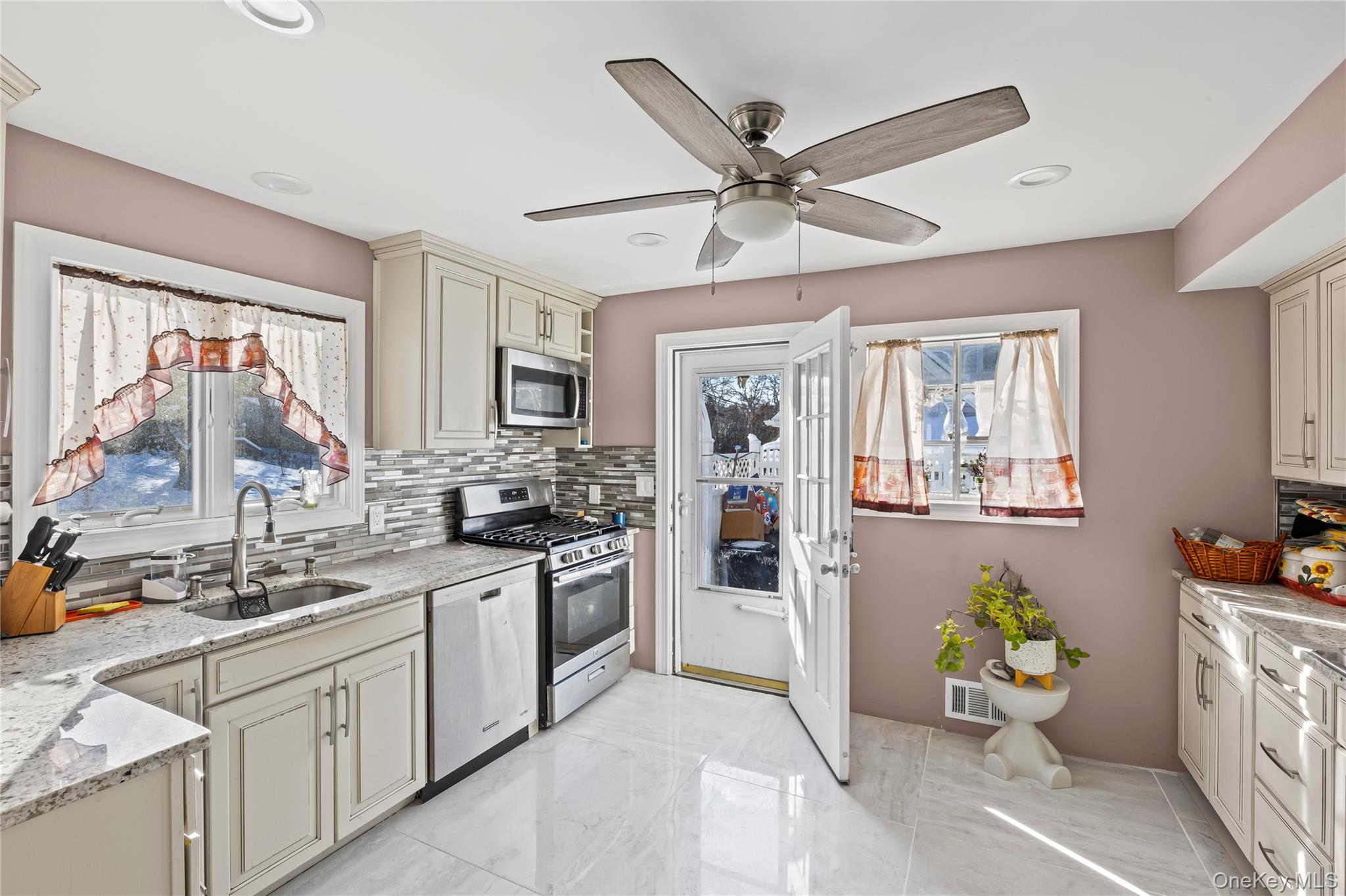 #19 photo, 5 Joy Road, Саффолк ‖ Selden , NY 11784