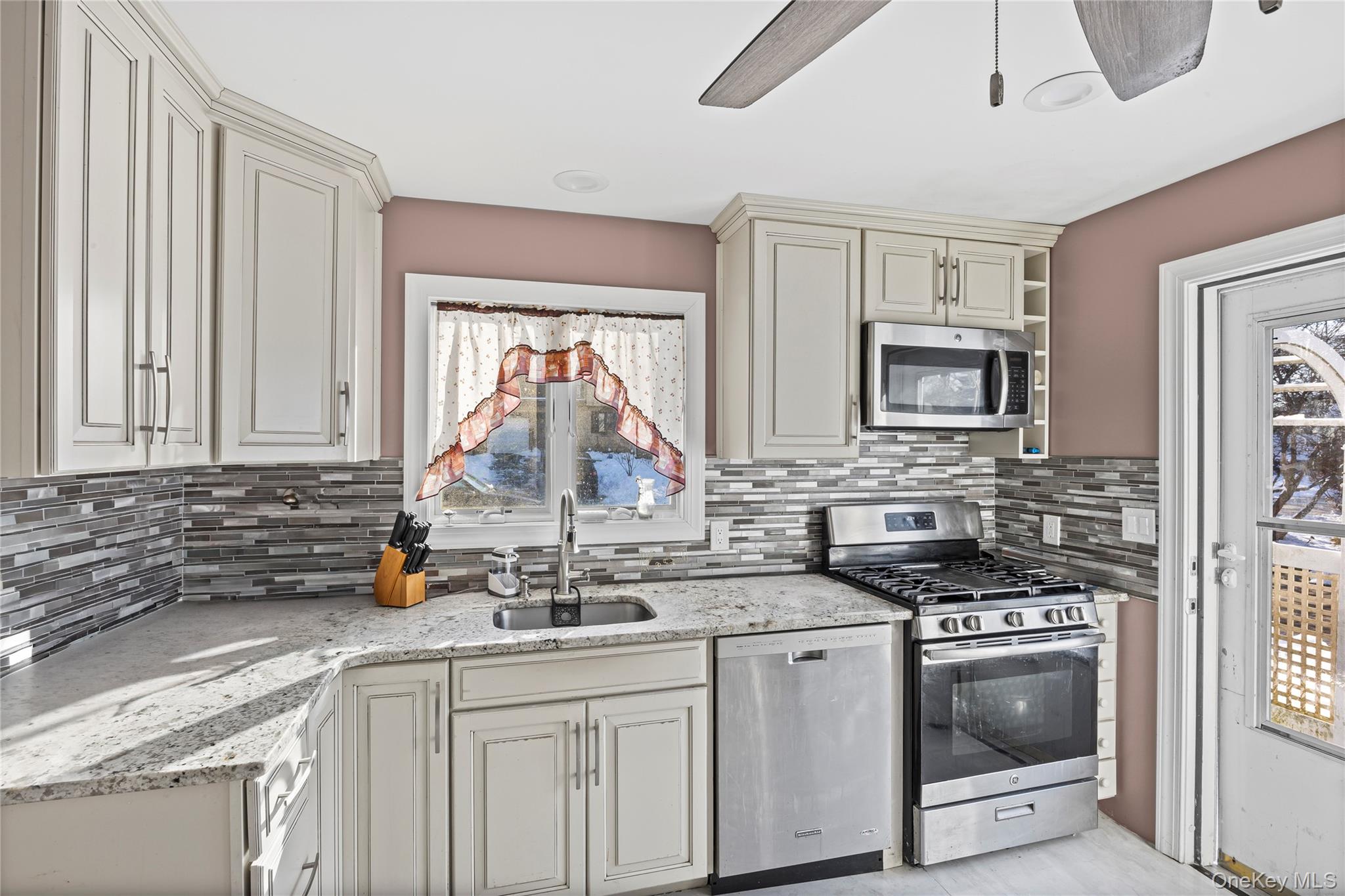 #20 photo, 5 Joy Road, Саффолк ‖ Selden , NY 11784