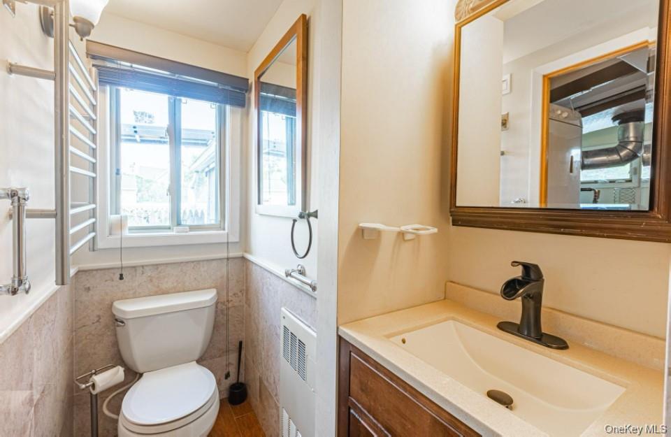 #10 photo, 97 Ocean Avenue, Bay Shore , NY 11706