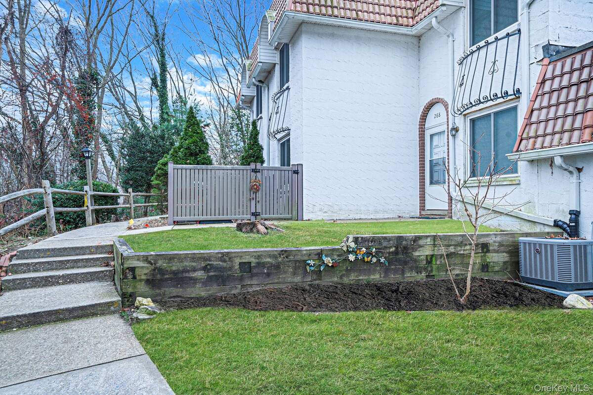 #1 photo, 268 Brettonwoods Drive, সাফোক কাউন্টি Coram , NY 11727