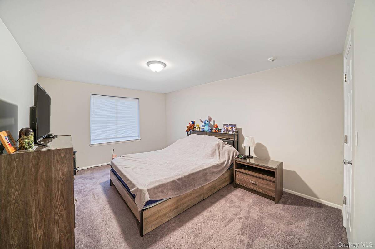 #13 photo, 268 Brettonwoods Drive, সাফোক কাউন্টি Coram , NY 11727