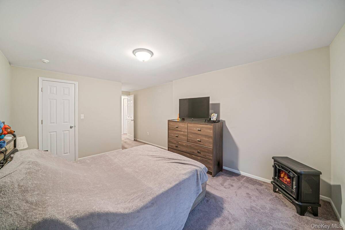 #14 photo, 268 Brettonwoods Drive, সাফোক কাউন্টি Coram , NY 11727