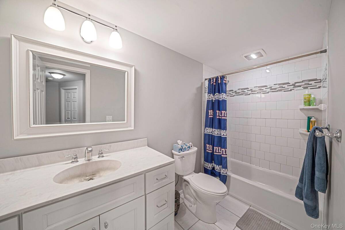 #15 photo, 268 Brettonwoods Drive, সাফোক কাউন্টি Coram , NY 11727