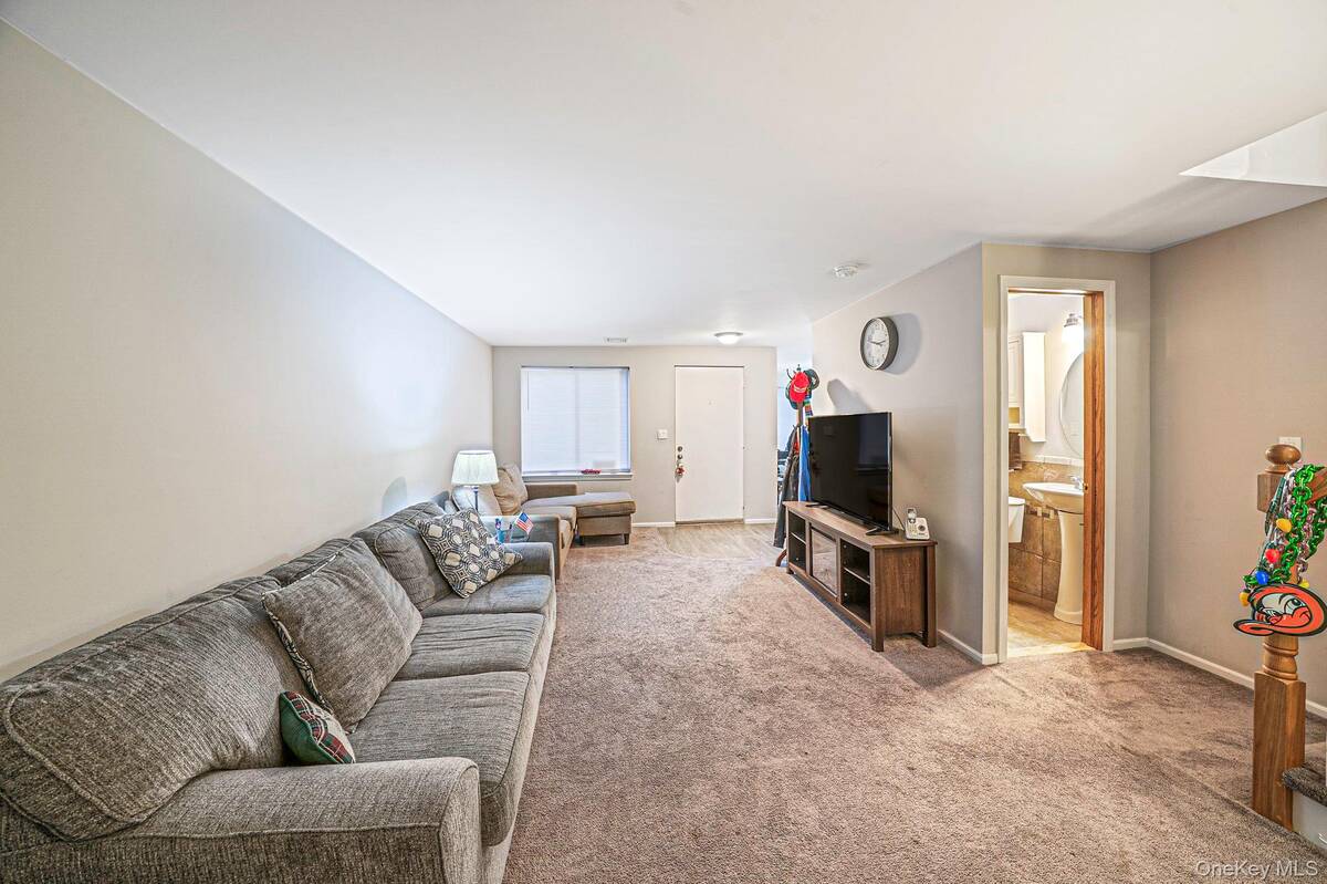 #4 photo, 268 Brettonwoods Drive, সাফোক কাউন্টি Coram , NY 11727