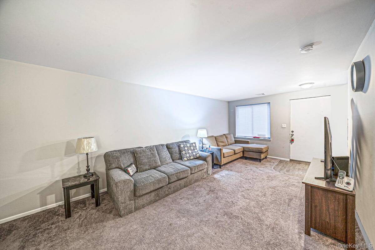 #5 photo, 268 Brettonwoods Drive, সাফোক কাউন্টি Coram , NY 11727