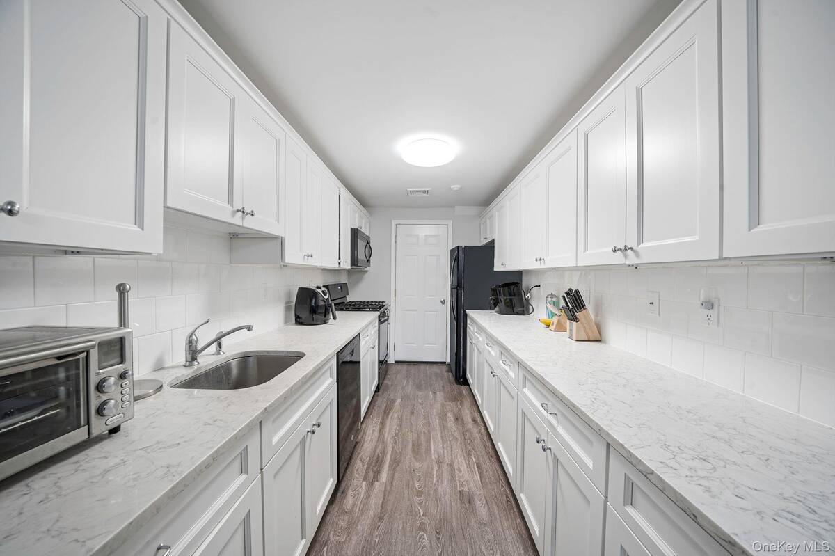 #8 photo, 268 Brettonwoods Drive, সাফোক কাউন্টি Coram , NY 11727