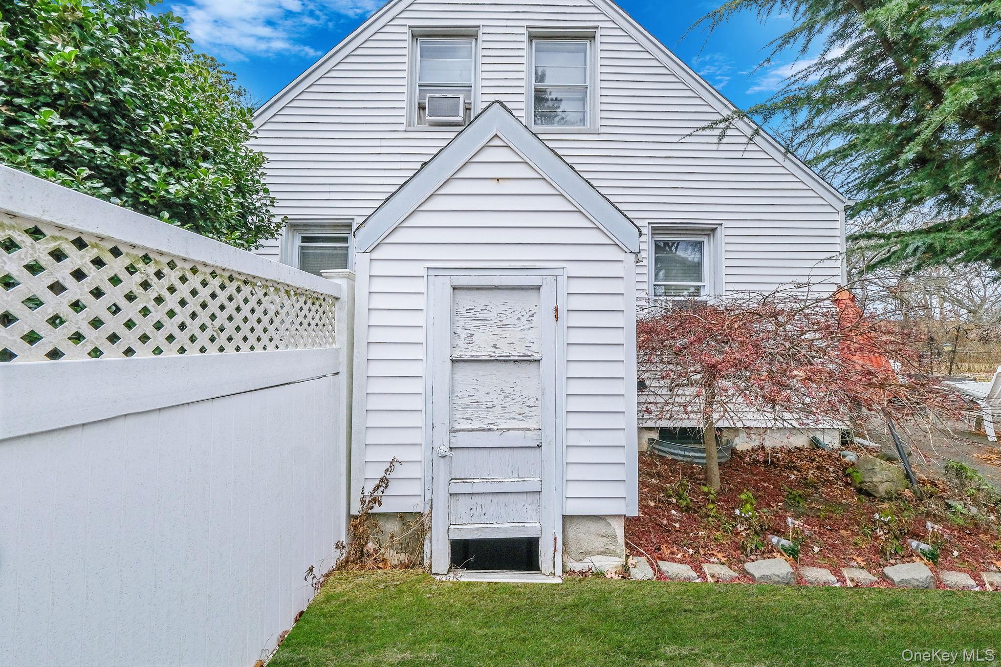 #11 photo, 287 Central Avenue, Bohemia , NY 11716