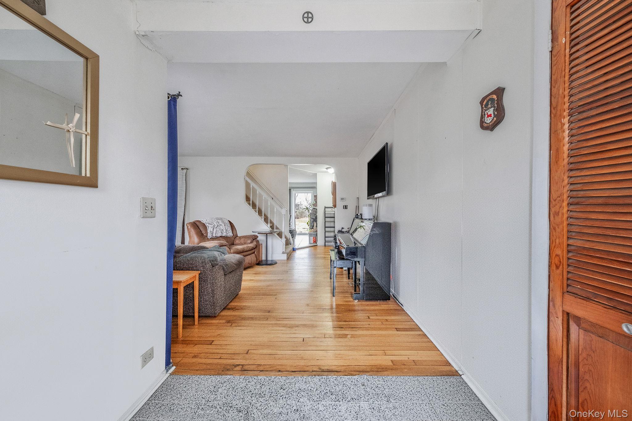 #13 photo, 287 Central Avenue, Bohemia , NY 11716