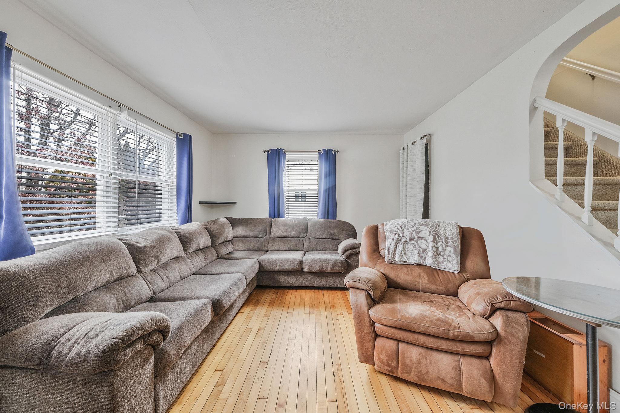 #15 photo, 287 Central Avenue, Bohemia , NY 11716