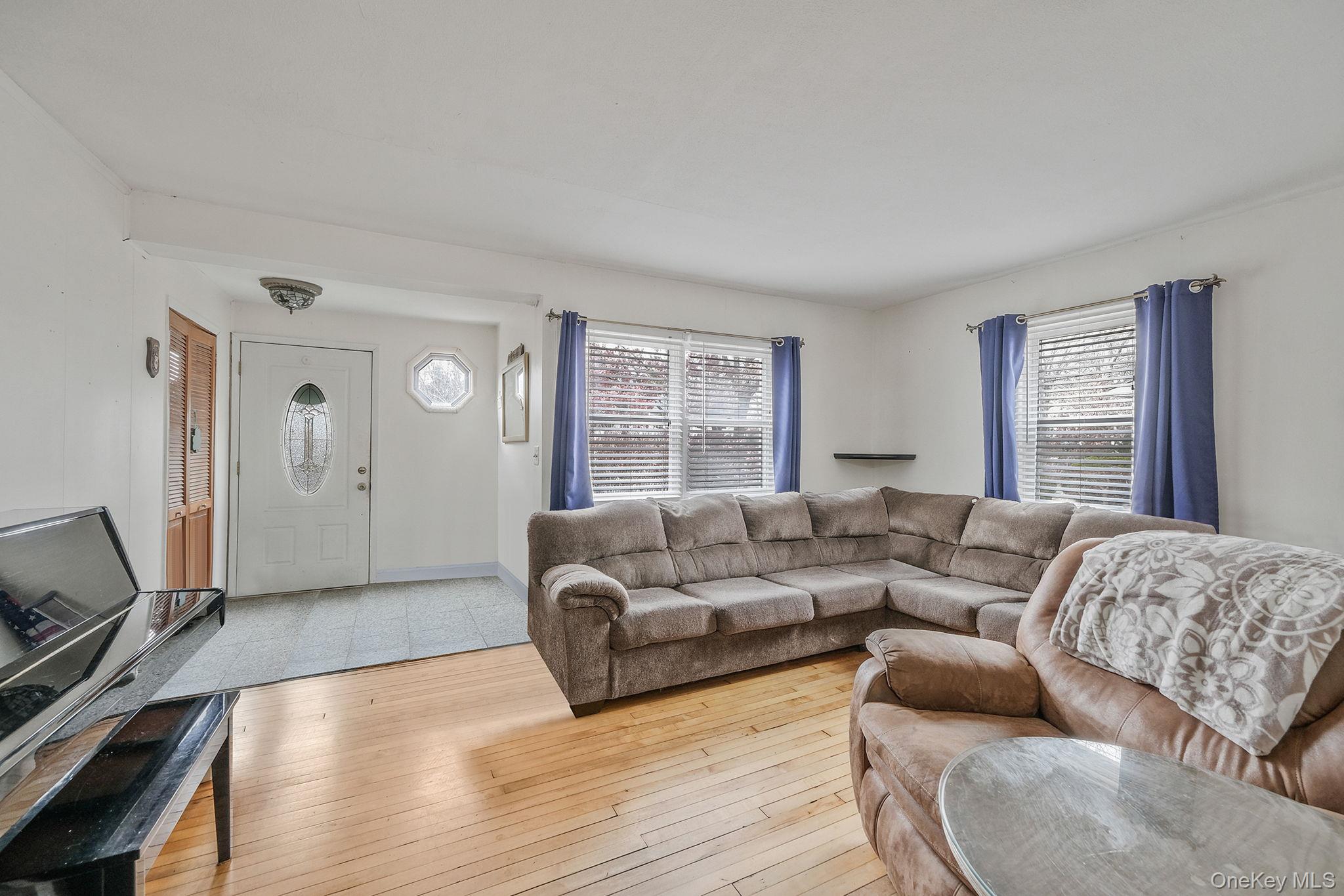 #16 photo, 287 Central Avenue, Bohemia , NY 11716