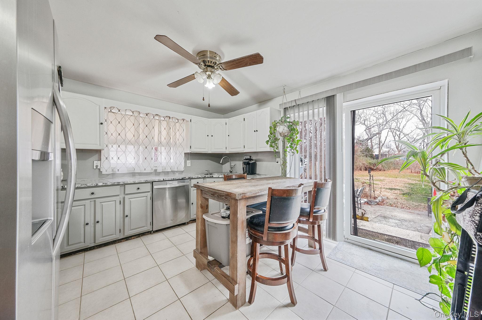 #20 photo, 287 Central Avenue, Bohemia , NY 11716